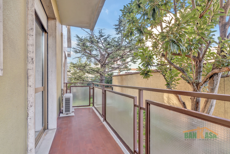 Appartamento in condominio di 3 locali BRESSO di 80 mq