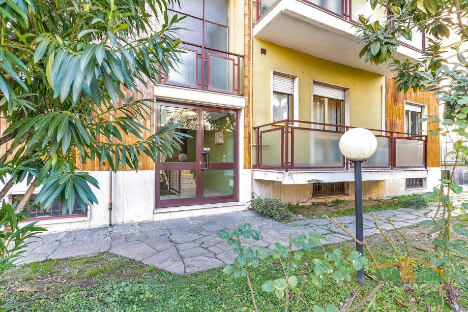 Appartamento in condominio di 3 locali BRESSO di 80 mq