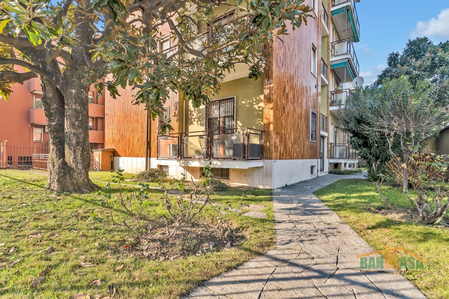 Appartamento in condominio di 3 locali BRESSO di 80 mq