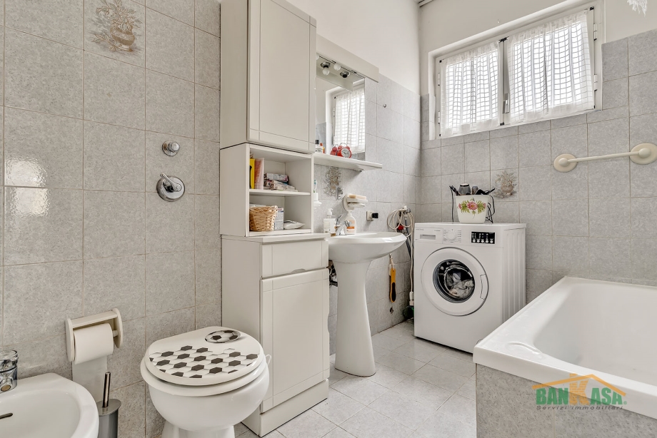 Appartamento in condominio di 2 locali BRESSO di 71 mq