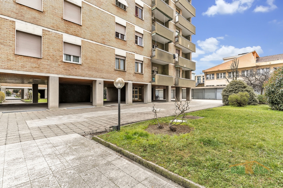 Appartamento in condominio di 2 locali BRESSO di 71 mq