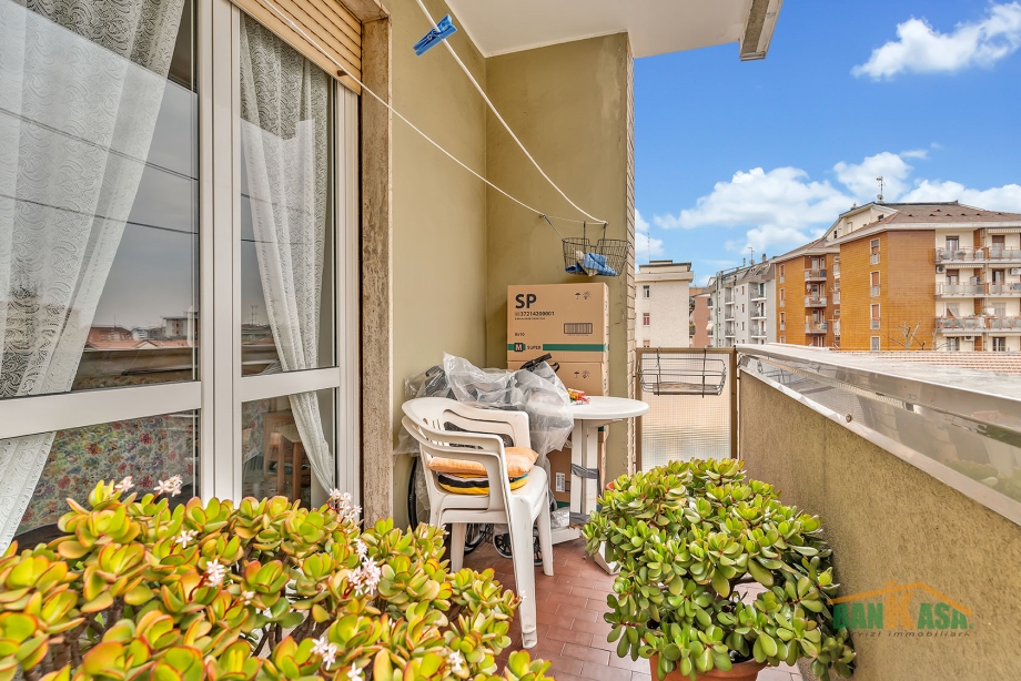 Appartamento in condominio di 2 locali BRESSO di 71 mq