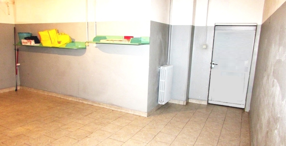 Negozio di 2 locali BRESSO di 55 mq