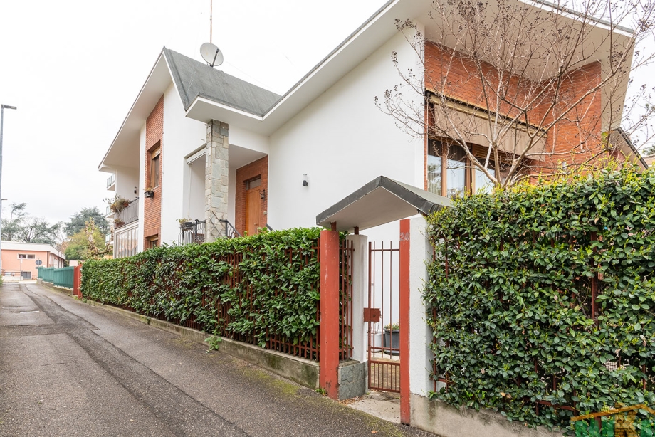 BRESSO - Villa singola in vendita (ID: 7438)