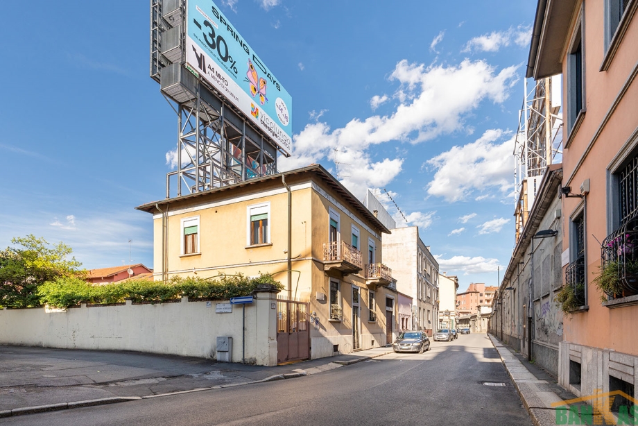 Soluzione semindipendente di 4 locali MILANO  di 165 mq