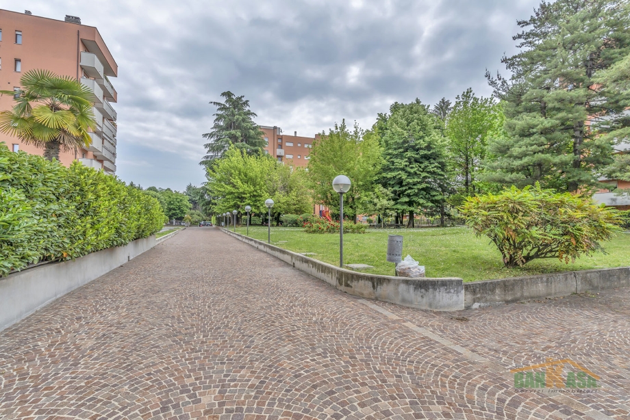 Appartamento in condominio di 3 locali BRESSO di 109 mq