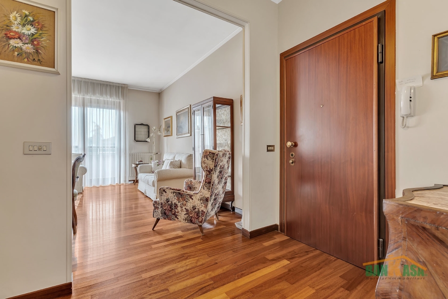 Appartamento in condominio di 3 locali BRESSO di 109 mq