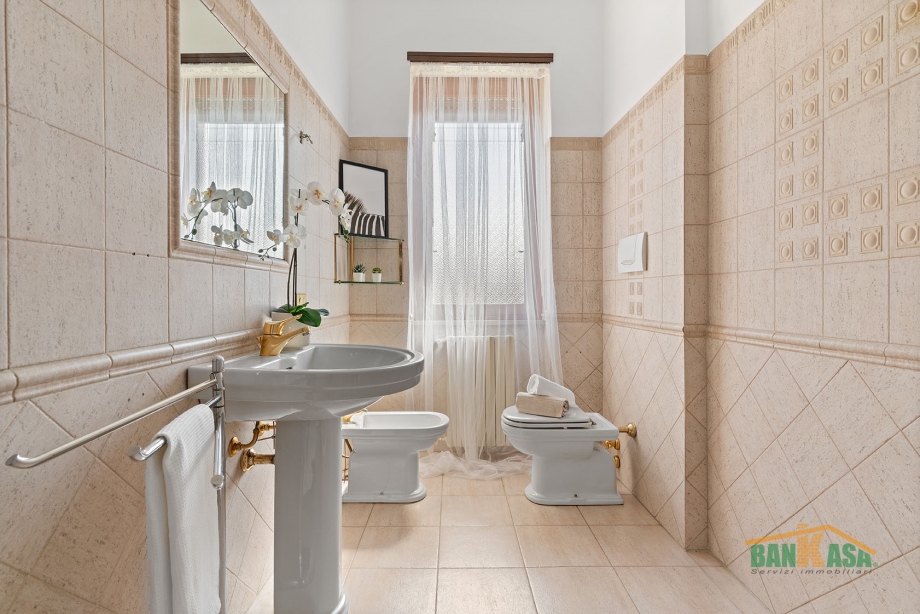 Appartamento in condominio di 4 locali MILANO UDINE di 138 mq