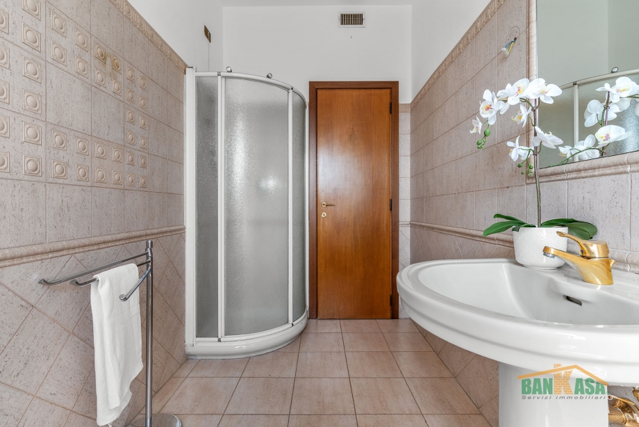 Appartamento in condominio di 4 locali MILANO UDINE di 138 mq