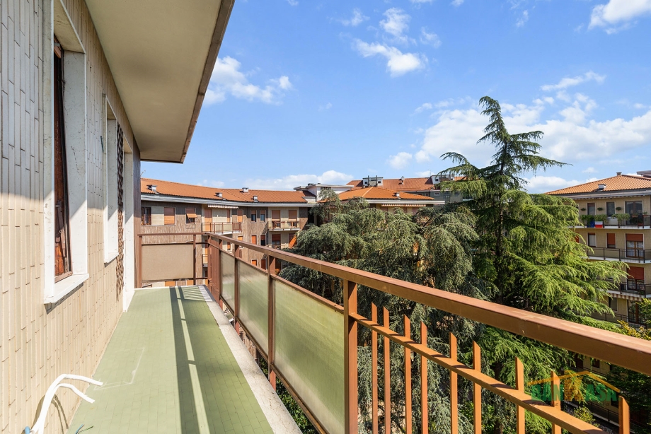 Appartamento in condominio di 4 locali MILANO UDINE di 138 mq