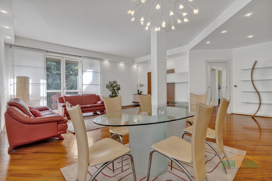 Appartamento in palazzina di 5 locali MILANO di 172 mq