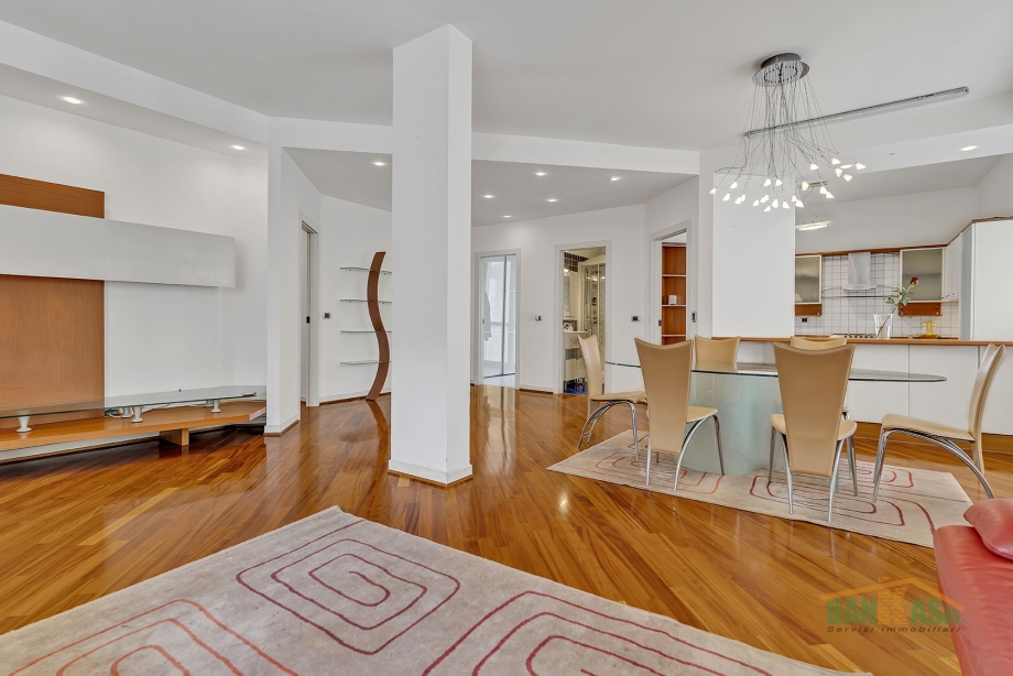 Appartamento in palazzina di 5 locali MILANO di 172 mq