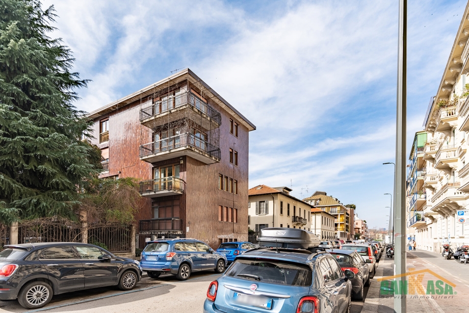 Appartamento in palazzina di 5 locali MILANO di 172 mq
