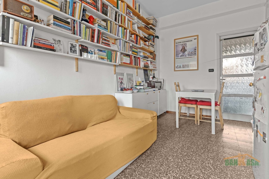 Casa di ringhiera di 2 locali 
