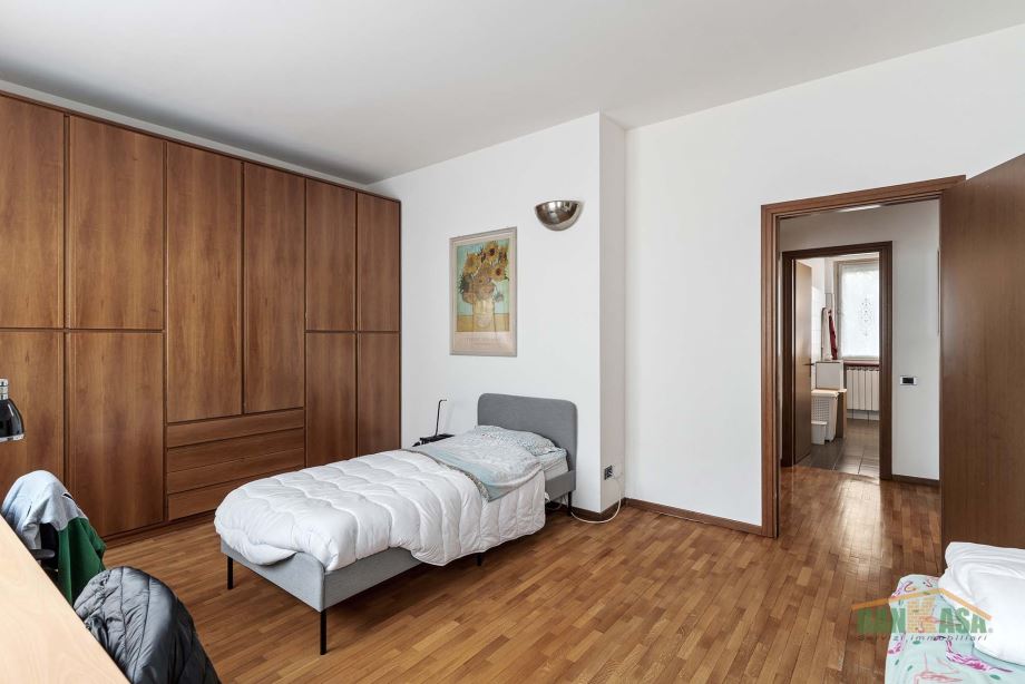Porzione di villa trifamiliare di 3 locali 