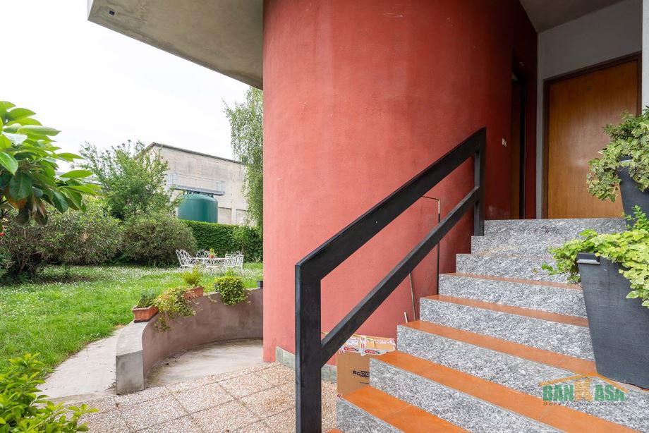 Porzione di villa trifamiliare di 3 locali 