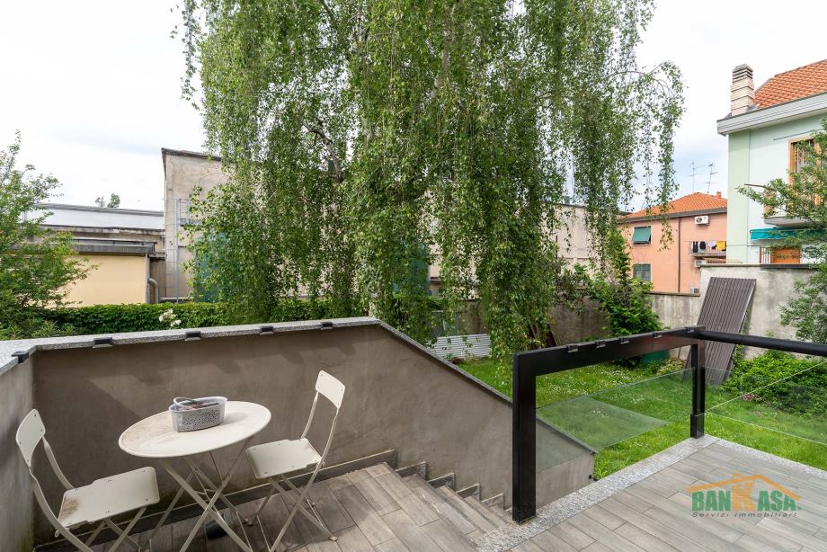 Porzione di villa trifamiliare di 3 locali 