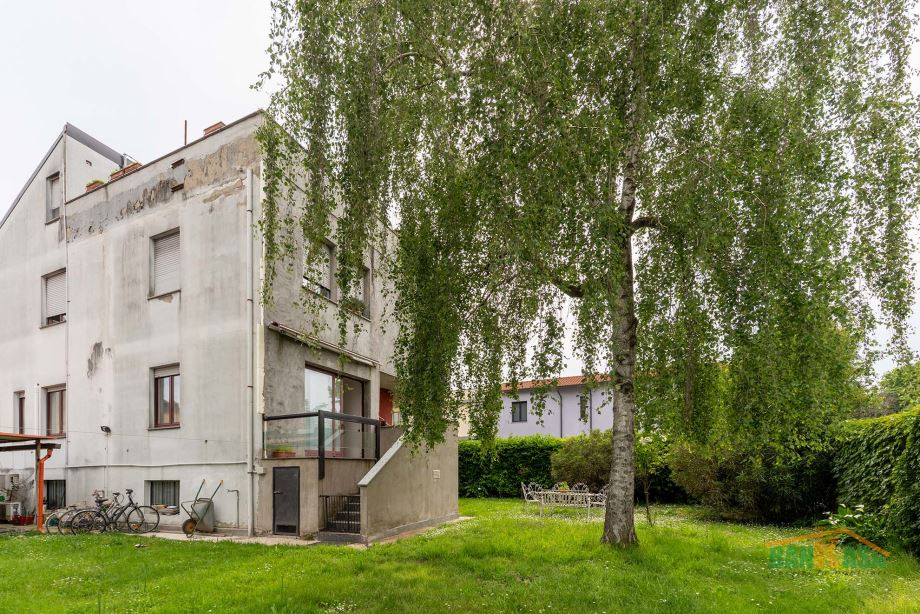 Porzione di villa trifamiliare di 3 locali 