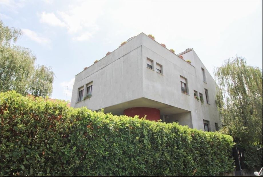 Porzione di villa trifamiliare di 3 locali 