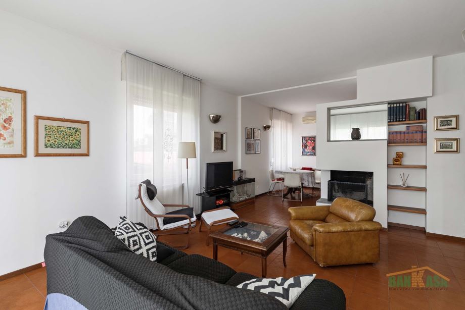 Porzione di villa trifamiliare di 3 locali 