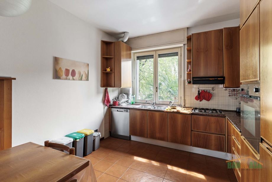 Porzione di villa trifamiliare di 3 locali 