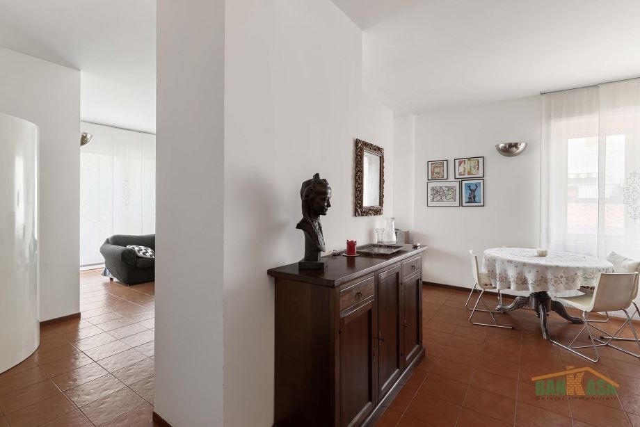 Porzione di villa trifamiliare di 3 locali 