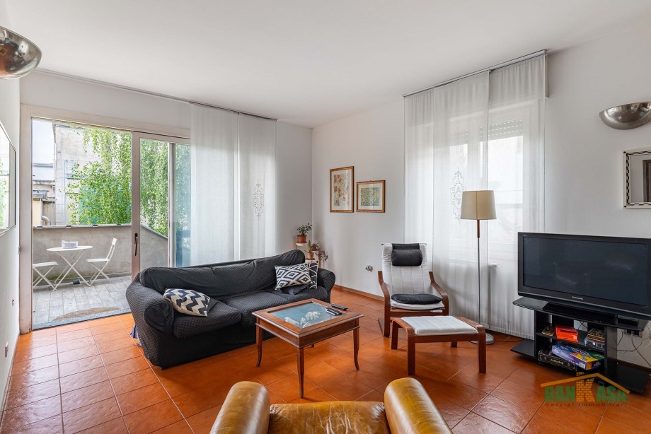 Porzione di villa trifamiliare di 3 locali 