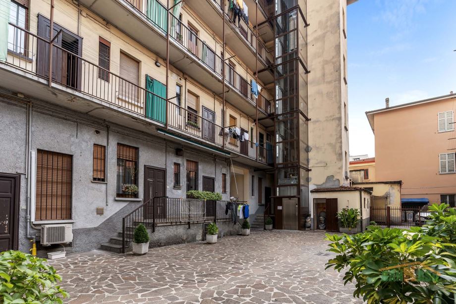 Casa di ringhiera di 2 locali 