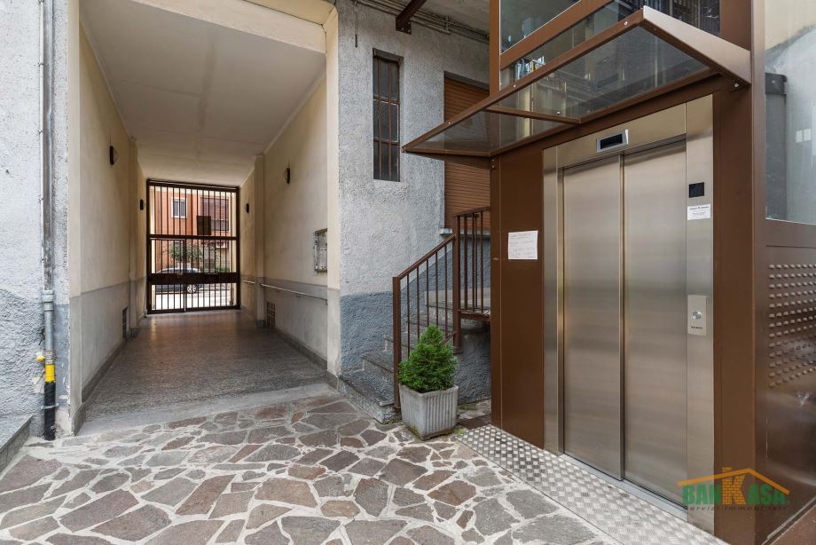 Casa di ringhiera di 2 locali 