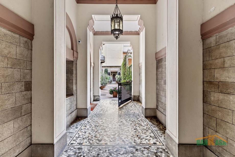 Appartamento in condominio di 6 locali 