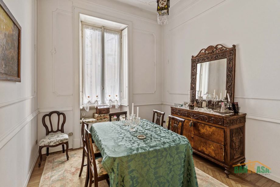 Appartamento in condominio di 6 locali 