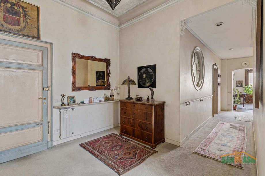 Appartamento in condominio di 6 locali 