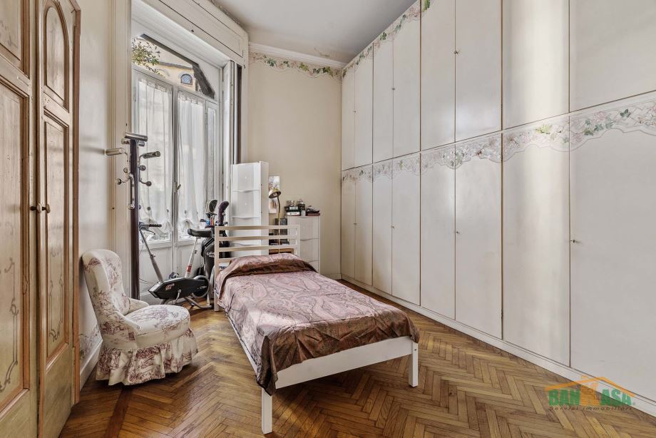 Appartamento in condominio di 6 locali 