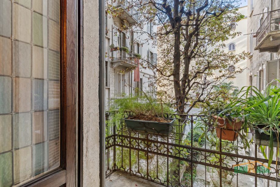 Appartamento in condominio di 6 locali 