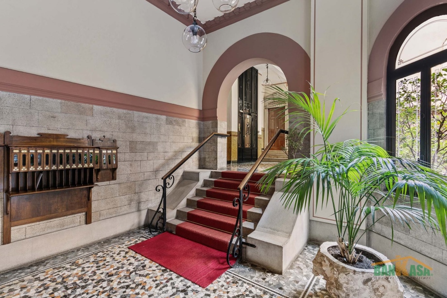 Appartamento in condominio di 6 locali 