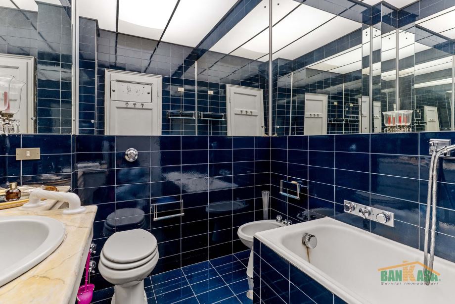 Appartamento in condominio di 6 locali 