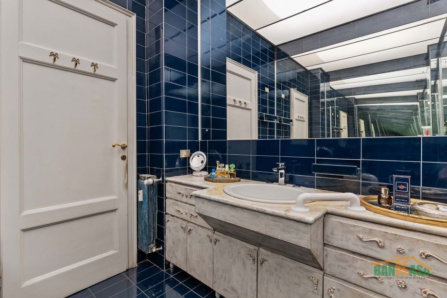 Appartamento in condominio di 6 locali 