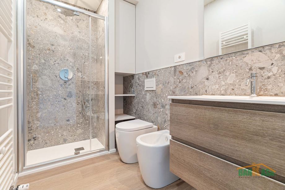 Casa di ringhiera di 2 locali 