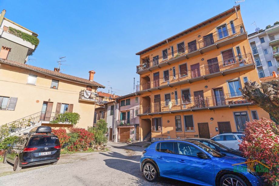 Casa di ringhiera di 2 locali 