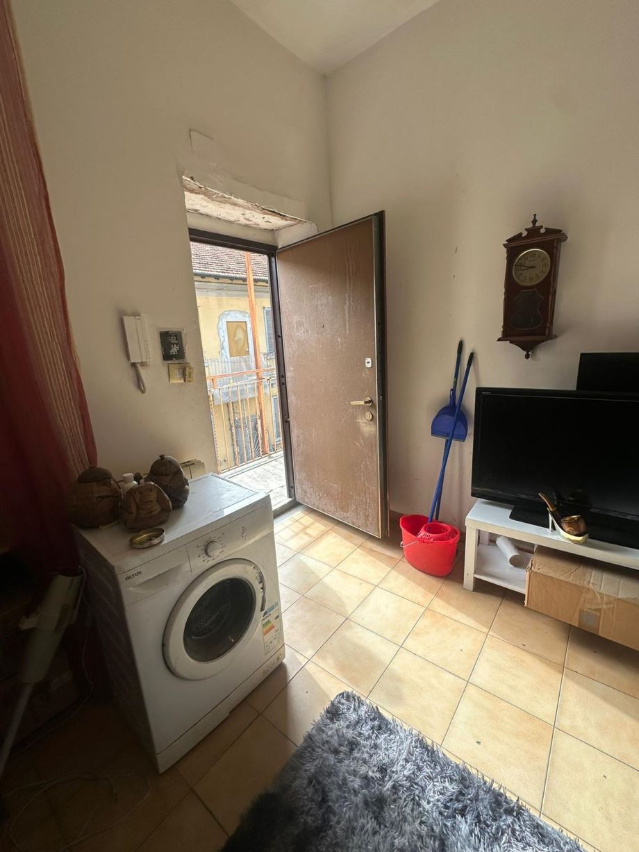 Casa di ringhiera di 2 locali 