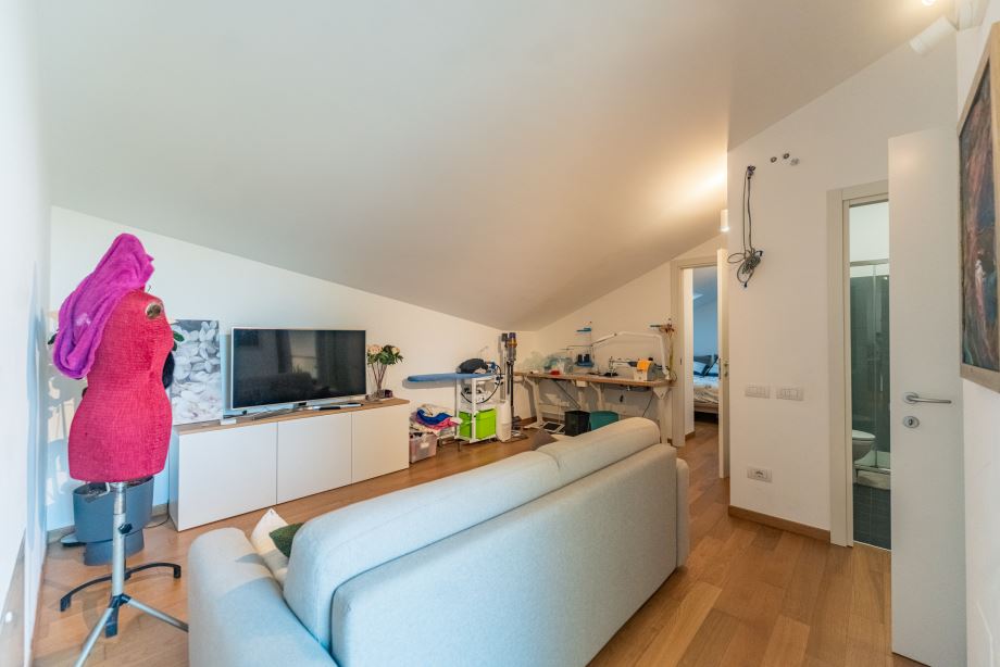 Appartamento in palazzina di 5 locali 