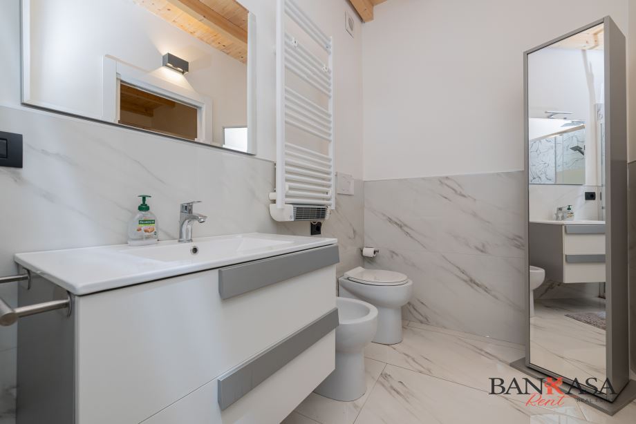 Casa di ringhiera di 2 locali 