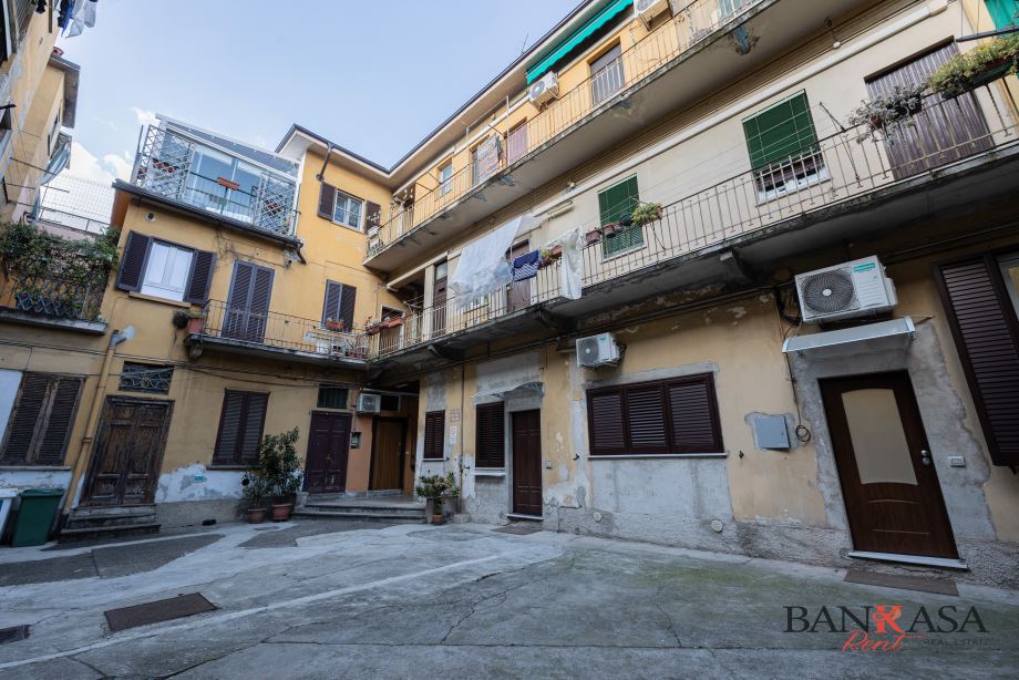 Casa di ringhiera di 2 locali 
