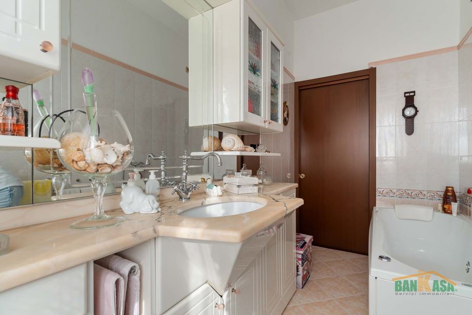 Porzione di villa bifamiliare di 4 locali 