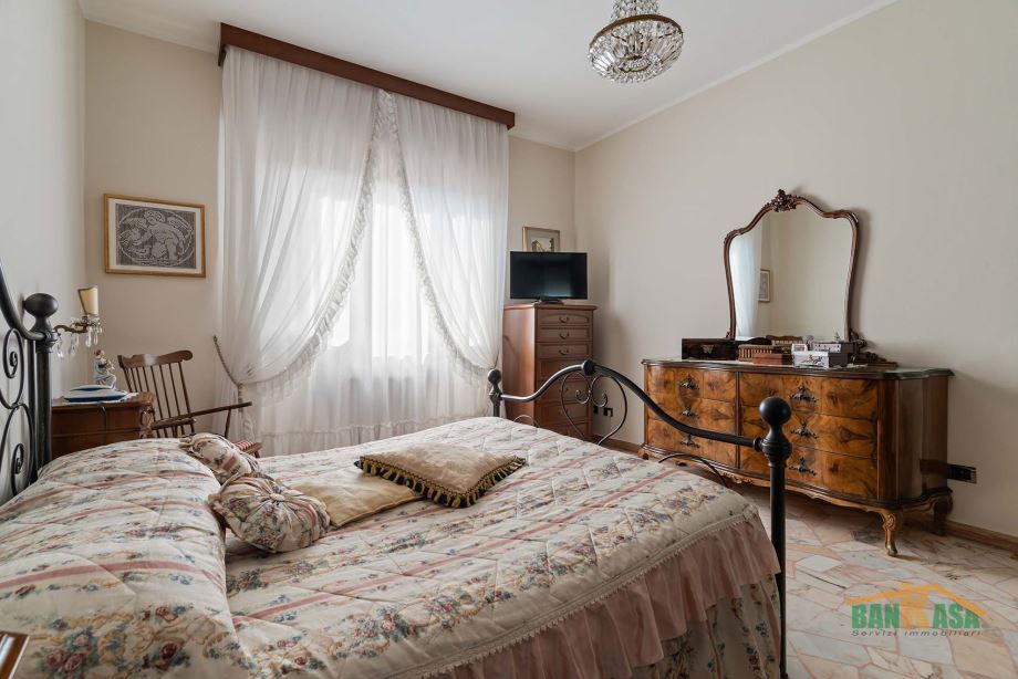 Porzione di villa bifamiliare di 4 locali 