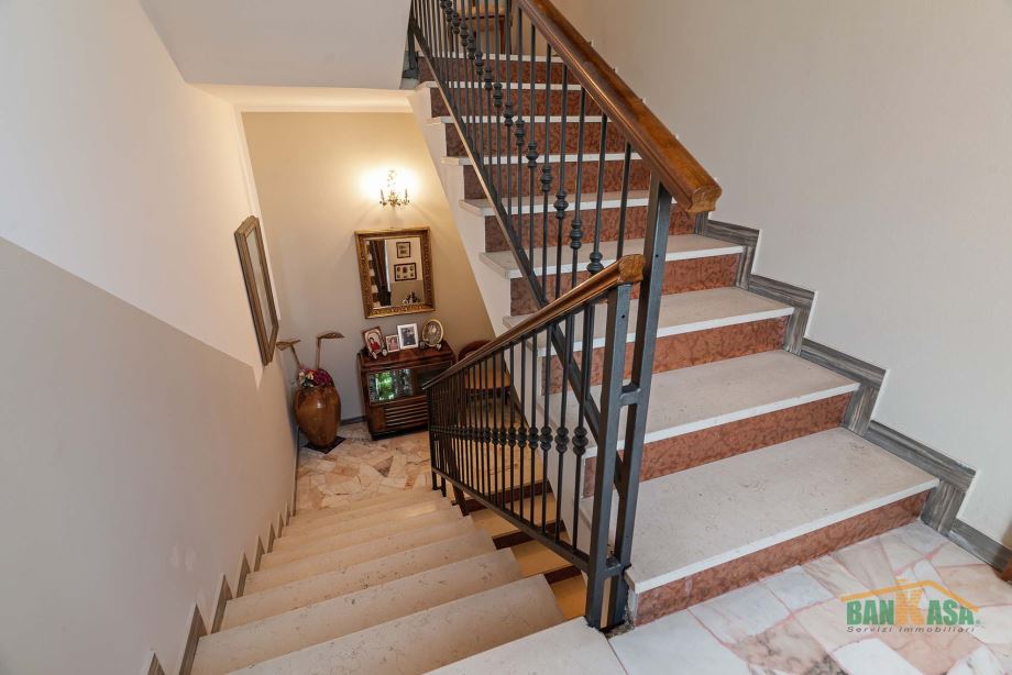 Porzione di villa bifamiliare di 4 locali 