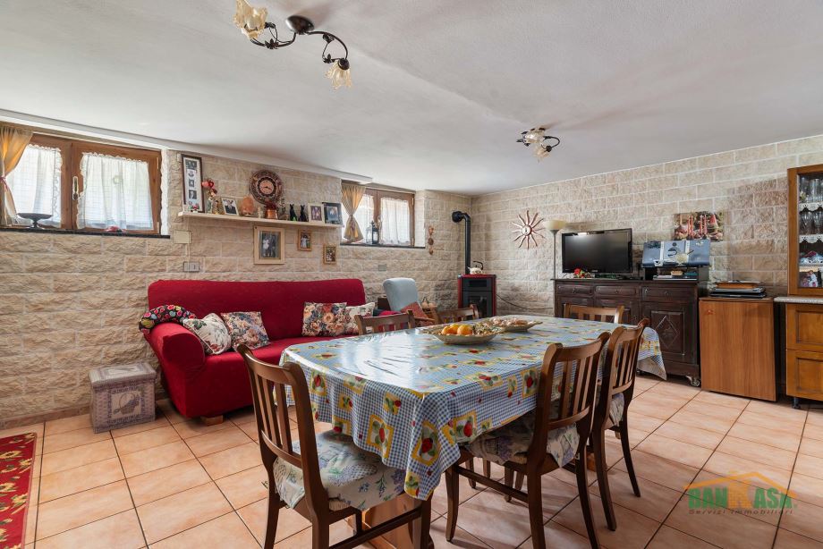 Porzione di villa bifamiliare di 4 locali 