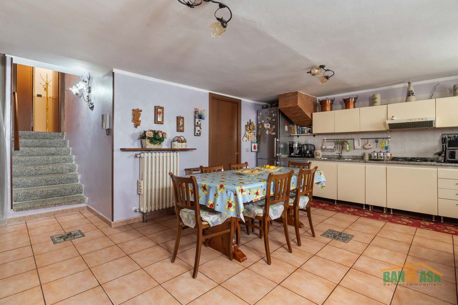 Porzione di villa bifamiliare di 4 locali 