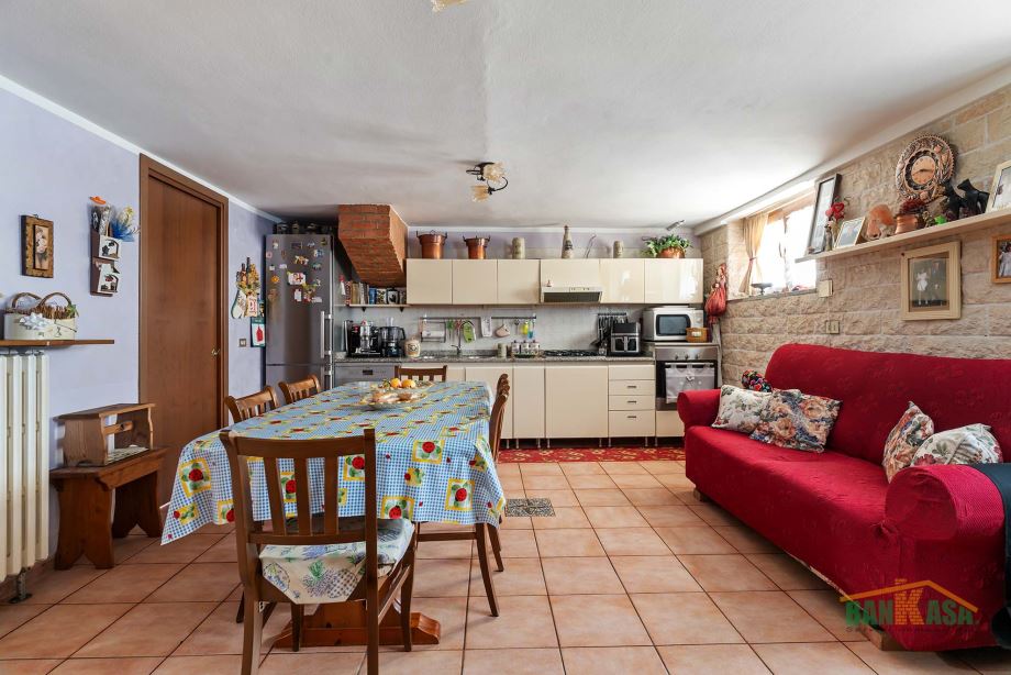 Porzione di villa bifamiliare di 4 locali 