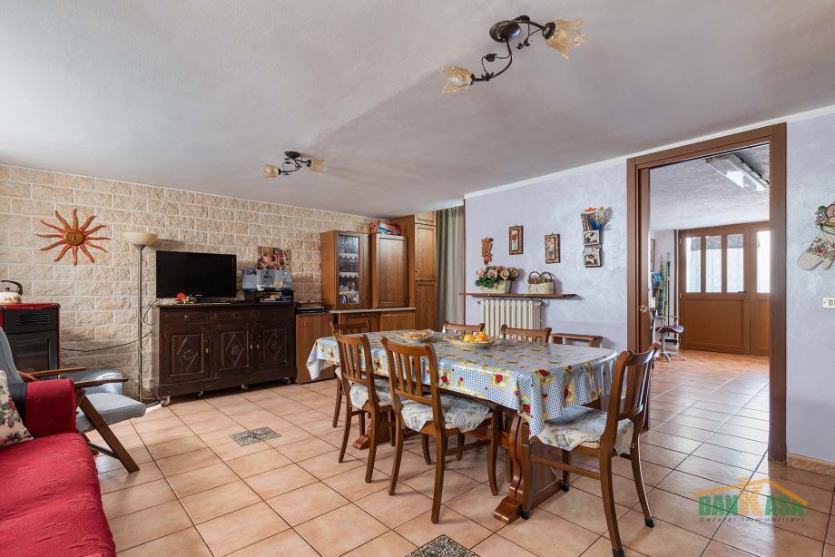 Porzione di villa bifamiliare di 4 locali 